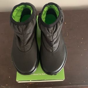 Oofos Size 6 Women’s Bootie - Black NIB